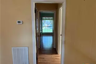 401 Shiloh Dr, Victoria, TX 77904 - Photo 16