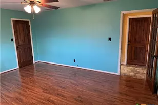 401 Shiloh Dr, Victoria, TX 77904 - Photo 12