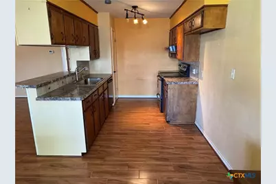401 Shiloh Drive, Victoria, TX 77904 - Photo 8