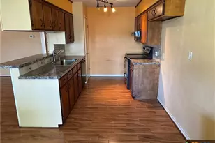 401 Shiloh Dr, Victoria, TX 77904 - Photo 8