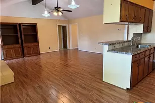 401 Shiloh Dr, Victoria, TX 77904 - Photo 8