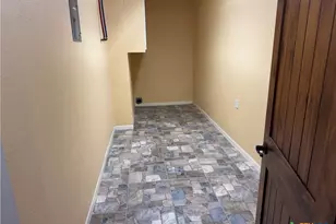 401 Shiloh Dr, Victoria, TX 77904 - Photo 16