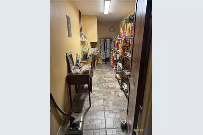 401 Shiloh Drive, Victoria, TX 77904 - Photo 8