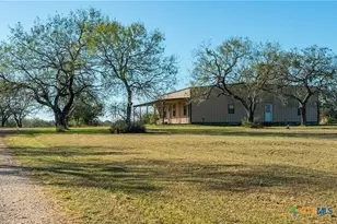 813 Pleasant Acres Dr, Seguin, TX 78155 - Photo 2