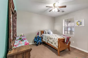 813 Pleasant Acres Dr, Seguin, TX 78155 - Photo 14