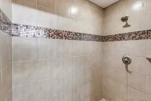 813 Pleasant Acres Dr, Seguin, TX 78155 - Photo 10