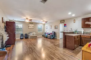 813 Pleasant Acres Dr, Seguin, TX 78155 - Photo 8