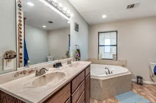 813 Pleasant Acres Dr, Seguin, TX 78155 - Photo 12