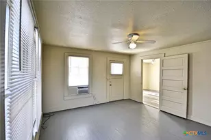 875 Porter St, New Braunfels, TX 78130 - Photo 10