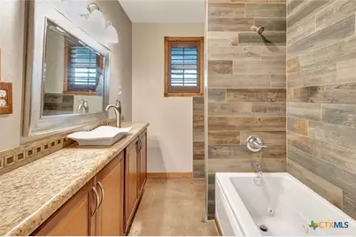 52 N Old Bloomington Road, Victoria, TX 77905 - Photo 8