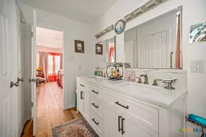 305 W Dallas Avenue, Seadrift, TX 77983 - Photo 10