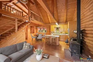 463 Woodland Dr, Fredericksburg, TX 78624 - Photo 2