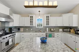 956 Lakebreeze Dr, Canyon Lake, TX 78133 - Photo 18