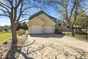 956 Lakebreeze Dr, Canyon Lake, TX 78133 - Photo 2