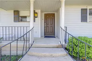 1135 N Penelope St, Belton, TX 76513 - Photo 4