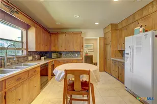 1135 N Penelope St, Belton, TX 76513 - Photo 10