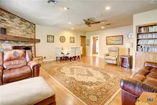 1135 N Penelope St, Belton, TX 76513 - Photo 8