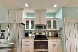 403 W Maple St, Port O'Connor, TX 77982 - Photo 6