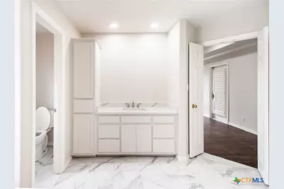 202 Ridge View, Victoria, TX 77904 - Photo 6