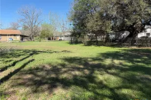 706 Grant St, Cuero, TX 77954 - Photo 1