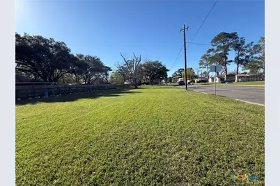 505 S Wells Street, Edna, TX 77957 - Photo 4