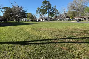 505 S Wells St, Edna, TX 77957 - Photo 1