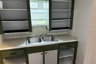 308 N Pumphrey St, Edna, TX 77957 - Photo 10