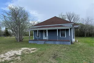 308 N Pumphrey St, Edna, TX 77957 - Photo 18