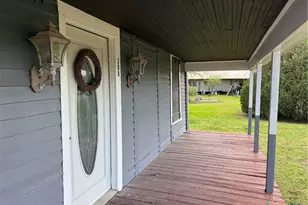 308 N Pumphrey St, Edna, TX 77957 - Photo 2