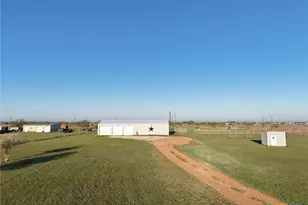 177 Leaning Oak Rd, Victoria, TX 77904 - Photo 2