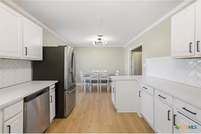 608 E Rosebud Avenue, Victoria, TX 77901 - Photo 6