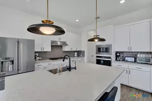 382 Nightshade Trl, New Braunfels, TX 78132 - Photo 20