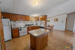104 Longhorn Rd, Stockdale, TX 78160 - Photo 6