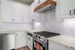 107 Pr 711, Lott, TX 76656 - Photo 8