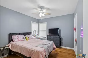 2011 E Crestwood Dr, Victoria, TX 77901 - Photo 12