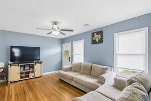 2011 E Crestwood Dr, Victoria, TX 77901 - Photo 4