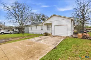 2011 E Crestwood Dr, Victoria, TX 77901 - Photo 2