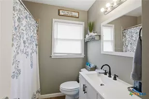 2011 E Crestwood Dr, Victoria, TX 77901 - Photo 10