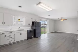 273 Meadow Ave, New Braunfels, TX 78130 - Photo 12