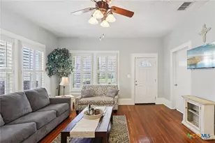 108 Kroschel St, Hallettsville, TX 77964 - Photo 8