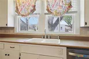 108 Kroschel St, Hallettsville, TX 77964 - Photo 26