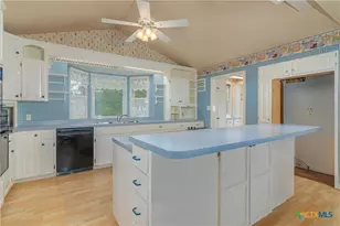 2981 Vivroux Ranch Rd, Seguin, TX 78155 - Photo 28