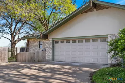 201 S Contour Drive, Gonzales, TX 78629 - Photo 40