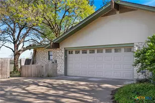 201 S Contour Dr, Gonzales, TX 78629 - Photo 40