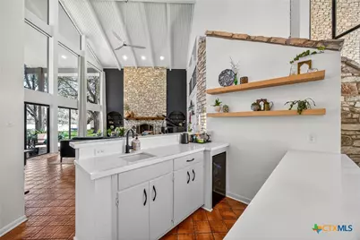 201 S Contour Drive, Gonzales, TX 78629 - Photo 8