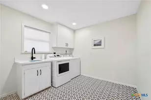 201 S Contour Dr, Gonzales, TX 78629 - Photo 38