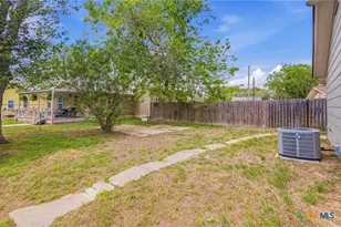 1406 N Clinton St, Cuero, TX 77954 - Photo 10
