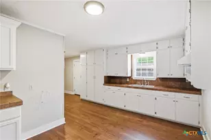 1406 N Clinton St, Cuero, TX 77954 - Photo 12