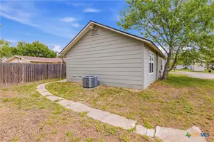 1406 N Clinton St, Cuero, TX 77954 - Photo 6