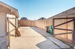 1419 Loving Trl, Belton, TX 76513 - Photo 30